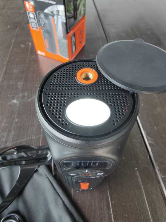 The LED light is integrated into the electric air pump. This allows you to pump and light up at the same time.