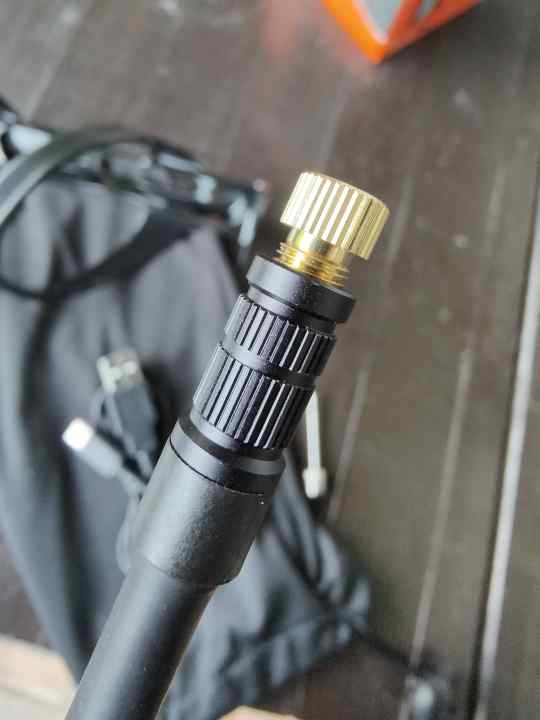 Die Adapter lassen sich sehr gut aufschrauben und passen gut auf die Ventile.