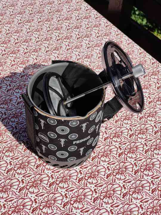 Coffee is ready in no time! The French press set can also be used to make tea.