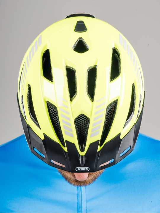 With a well-ventilated helmet, bikers can keep a cool head even on hot days. For example with our test winner Abus Urban-I 3.0 Mips