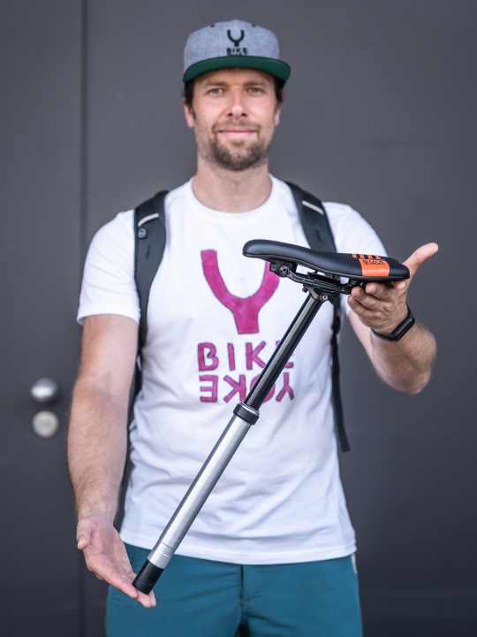 The Bike Yoke Revive telescopic support with radio control is still a prototype.