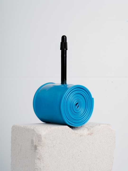 At 76 grams, the MTB inner tube weighs far less than a standard inner tube