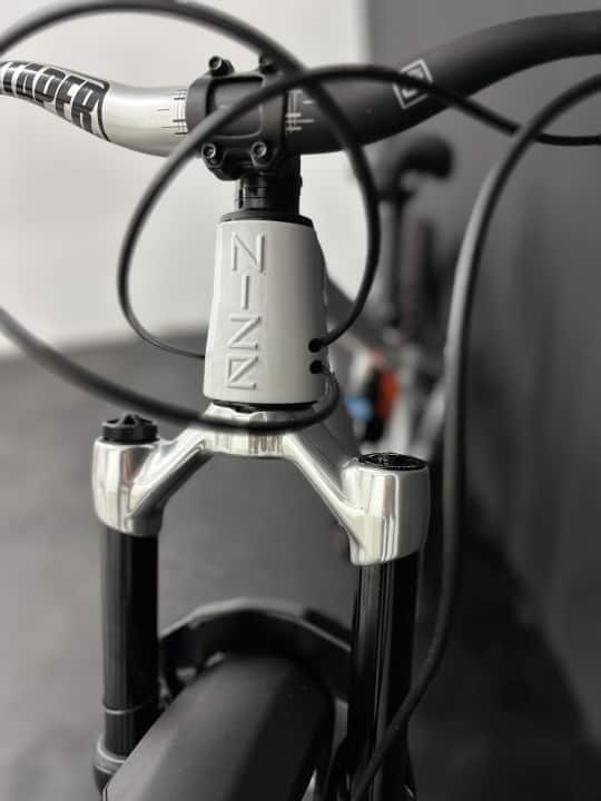 The Nize Full Suspension 24 has 130 millimetres of suspension travel at the front and rear and, as a children's enduro bike, is set to take the hearts of mountain bike-loving families by storm.