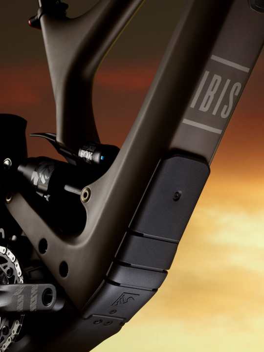 Das Motor-Cover wurde für einen besseren Schutz deutlich aufgemotzt.