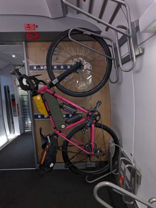 Travelling to Gravel-Camp Dreifels by train and bike