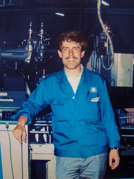 Bernhard Lange began his training in Japan at the age of 23. Here he is wearing the typical blue work jacket worn by Shimano employees in Japan.