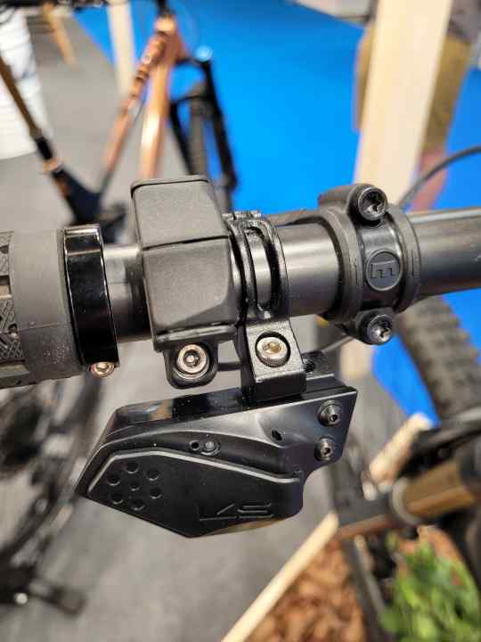 So sieht der neue Funk-Controller für die Kind Shok Lev Circuit aus.