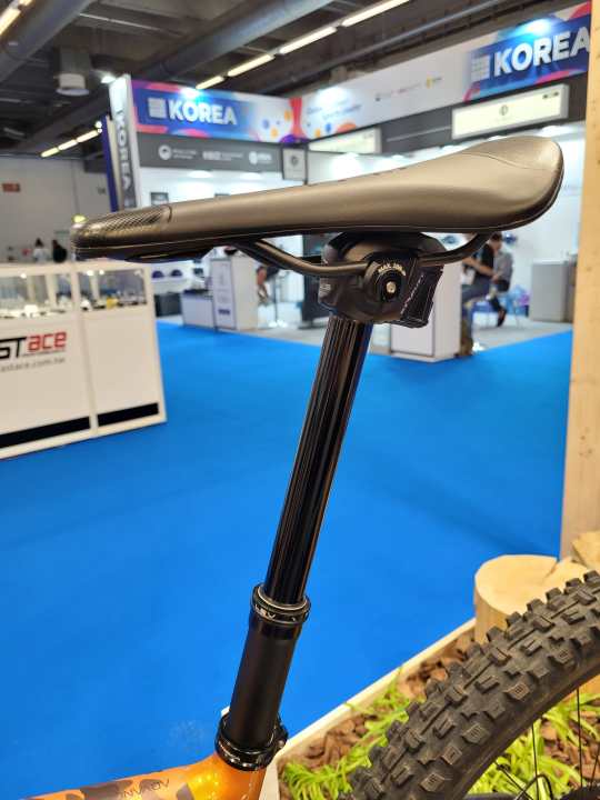 Kind Shok also relies on control via radio signal and will be launching the new telescopic support from the end of September 2023.