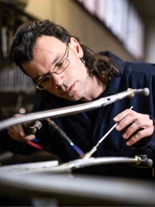Leo from Leovelo is an expert in frame building with steel. In his courses, steel fans can learn how to solder their own frames.