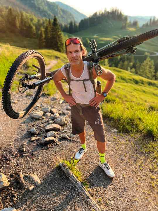 For bike mountaineers: Hookabike
