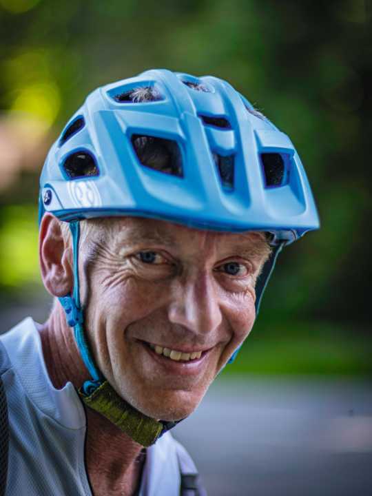 Sascha Hotz from Freiburg is head of the "Cycling, Hiking, Winter Sports" department at Schwarzwald Tourismus. Sascha has been biking, hiking and skiing for 30 years - and is working to improve offers in every area. He wants respect and a friendly greeting from everyone. That's all he really needs.