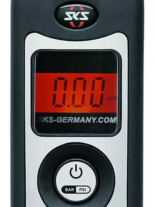 You can measure tyre pressure, for example, with the <a href="https://www.awin1.com/cread.php?awinmid=11768&awinaffid=471469&clickref=B+SKS+Airchecker&ued=https%3A%2F%2Fwww.rosebikes.de%2Fsks-germany-airchecker-ii-digitaler-luftdruckprufer-2-generation-av-sv-2673198" target="_blank" rel="noopener noreferrer nofollow">SKS Airchecker</a>*