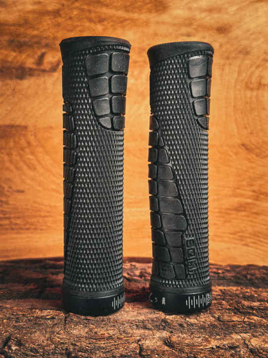 Die SQlab 7OX 2.0 Pro in kurz: neues weicheres Gummi, neue Struktur, neue Ergonomie.