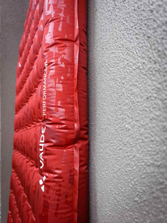 Thanks to its decent thickness, even side sleepers can lie comfortably here