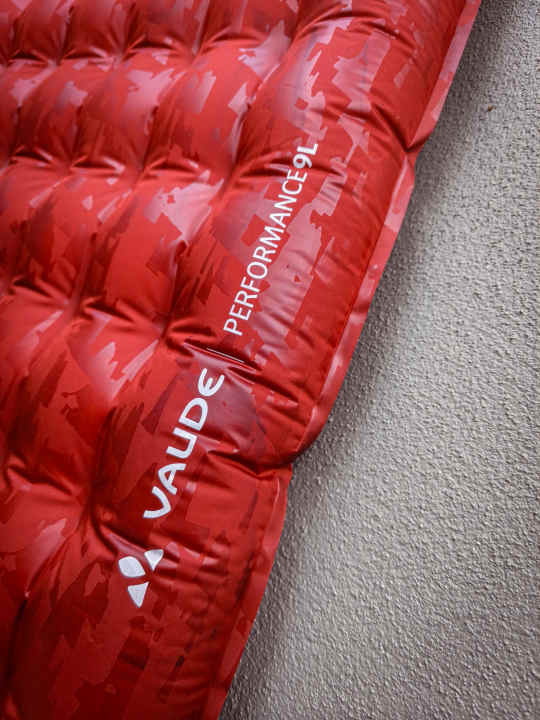 The Performance series aims to score points with a particularly high R-value of 5.5 at a tolerable weight