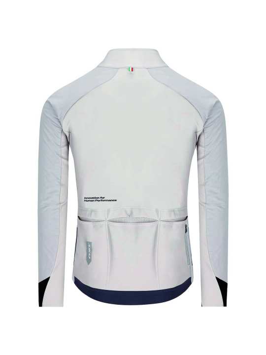 Reflexstreifen, ein einhändig bedienbarer Reißverschluss sowie drei Trikottaschen plus eine seitlich platzierte Reißverschlusstasche für Kleinkram runden das Angebot ab.