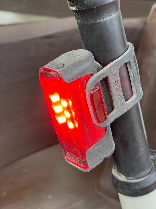40 lumens in continuous operation and 80 when braking. You will definitely be seen with this rear light.