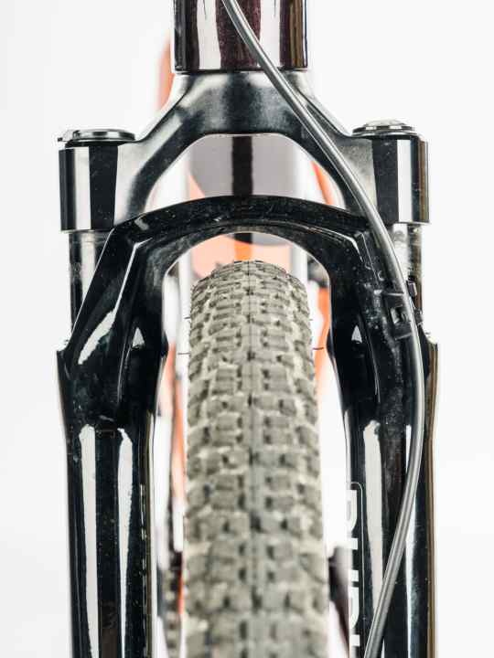 MTB oder Gravelbike? Vereinzelt stecken Hersteller eine Federgabel in ihr “Schotterrad”. Noch sind diese Modelle aber eine Ausnahme.