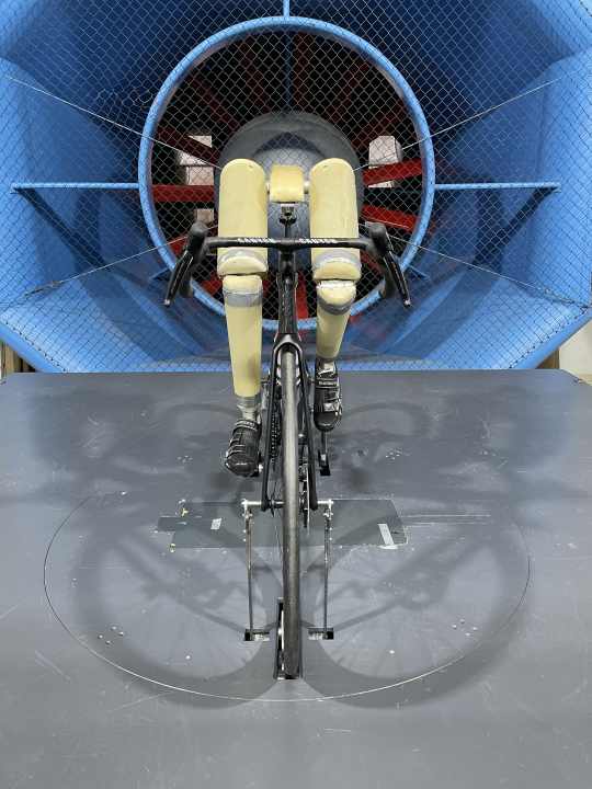 The new racing machine from Koblenz needs 204 watts to overcome its own air resistance at 45 km/h.