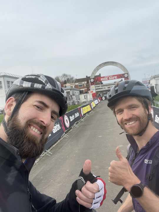 Bummelletzte, dafür aber freie Bahn am Start für Max Schumann (r.) und Sebastian Lindner.