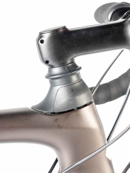 Das Federsystem zwischen Vorbau und Steuerrohr verschaffte dem Roubaix Sport einen entscheidenden Wettbewerbsvorteil gegenüber vergleichbaren Marathonrädern.