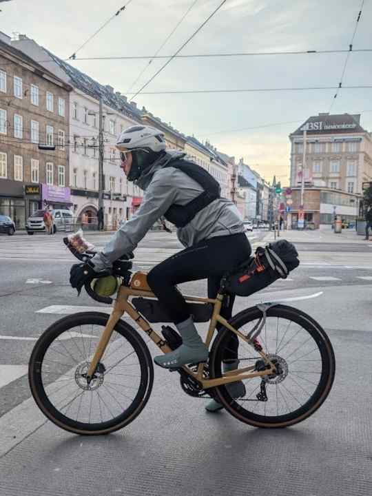 Hier ist die Jacke auf dem Weg ins Unknown Race, ein Bikepacking-Rennen, bei dem keine Unterstützung erlaubt ist.