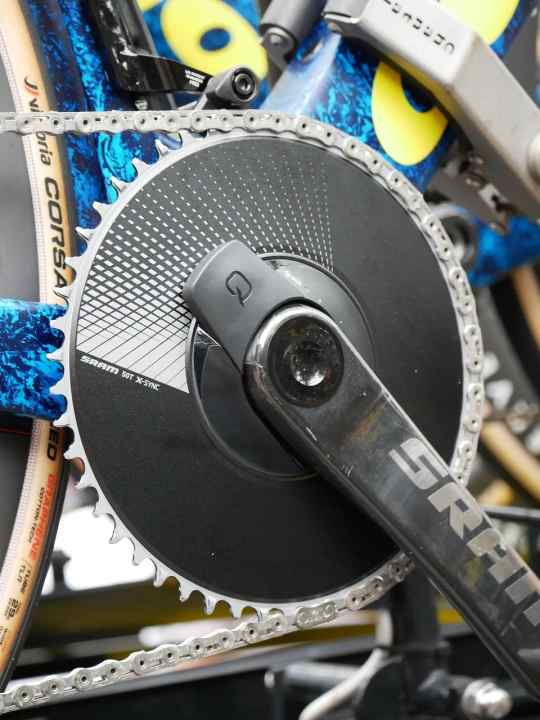 Jonas Vingegaard rides a single drivetrain with a 50 chainring