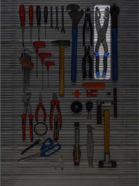 Cassette tool and toggle