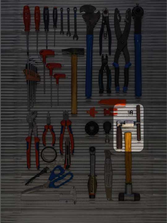 Chain riveters should be large and of good quality.