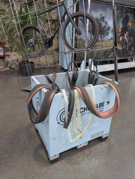 Reifen-Recyclingbox von Schwalbe bei der Cyclingworld in Düsseldorf