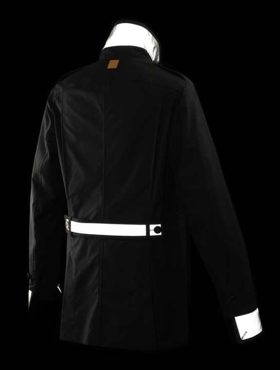 Hidden during the day, conspicuous in the dark: clever reflective elements on the Amity Jacket