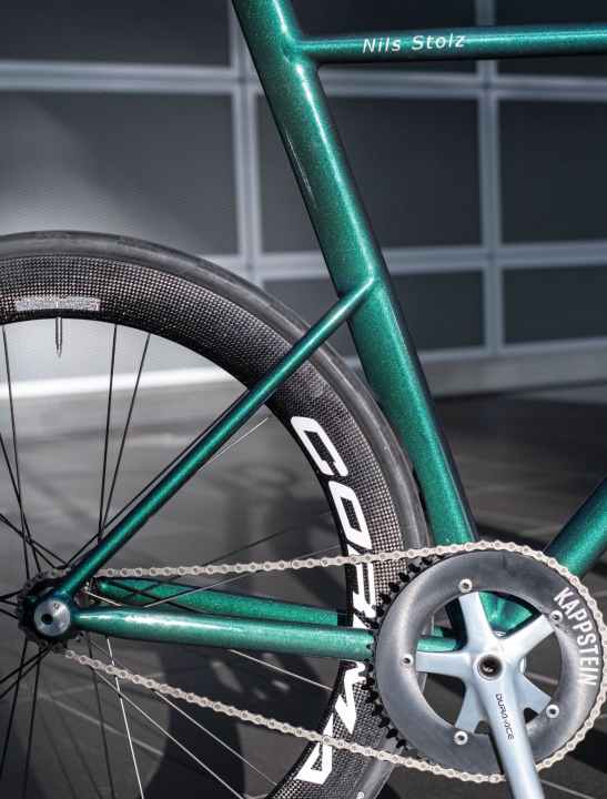 Unusual: The eccentric secures the thru axle against slipping.