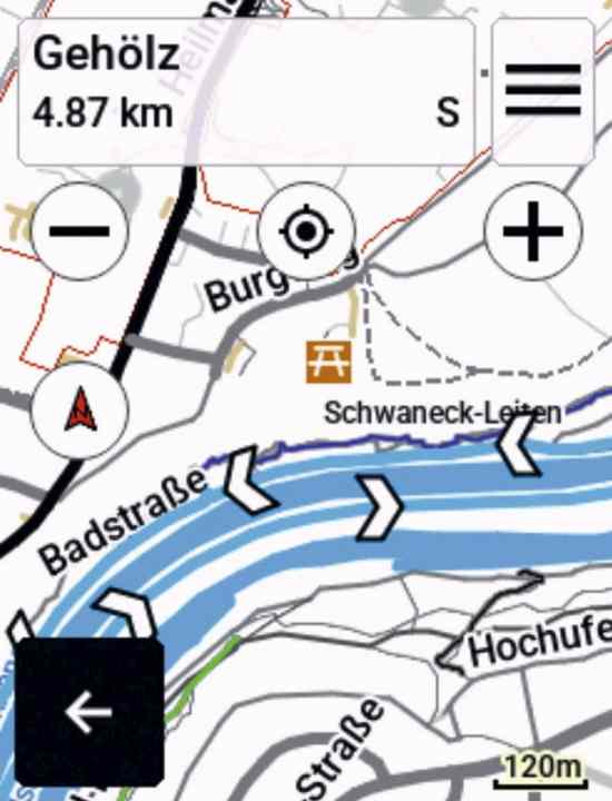 Densité d'information du Garmin Edge 840 : tracés de parcours enregistrés à côté de cours d'eau.