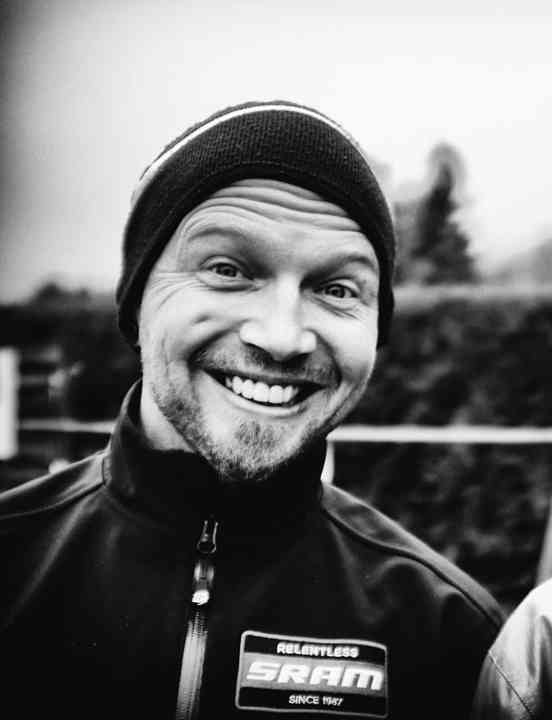   Courage for the suspension - Many CC/marathon riders have set their suspension too hard and use the lockout far too excessively. This means they are wasting propulsion and energy. With a firm, active setup, you need less energy. Conclusion: Try 20 to 25 per cent negative suspension travel on cross-country bikes too. (Carsten Wollenhaupt, SRAM - Technical Marketing Coordinator MTB)