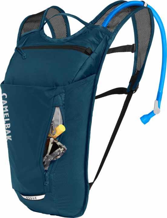 The <a href="https://www.awin1.com/cread.php?awinmid=11768&awinaffid=471469&clickref=EMTB+Camelbak+Rogue+Light+drink backpack&ued=https%3A%2F%2Fwww.rosebikes.de%2Fcamelbak-rogue-light-trinkrucksack-2695112" target="_blank" rel="noopener noreferrer nofollow">Camelbak Rogue Light</a> * offers 7 litres of luggage volume and is said to weigh 225 grams.