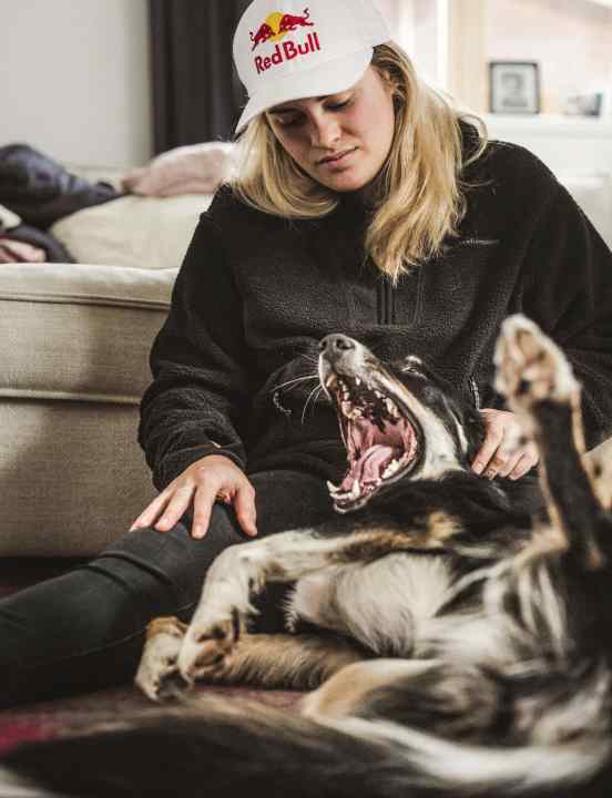 High cuddle factor: dog Lilly. But Lilly wants to stay with her parents in the mountains when Vali moves to Innsbruck.