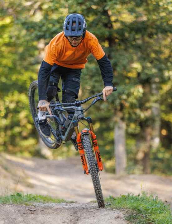 Nose down with the nosebonk - Lukas Schäfer shows how it's done.