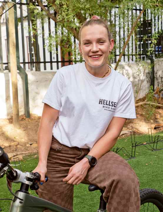 Frankie du Toit is at home on a wide variety of bikes. Her collection of titles is impressive. | Markus Weinberg
