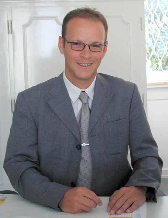   Uwe Schröder ist Diplom-Ernährungswissenschaftler am Institut für Sporternährung e.V. in Bad Nauheim, das viele Hobby- und Leistungssportler in Ernährungsfragen berät. 