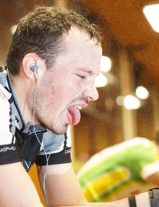 Der Schweiß suppt, die Beine brennen: Indoor Cycling ist speziell, macht aber auch Spaß.