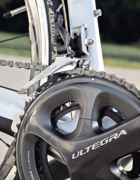   A strong team: The crank and front derailleur harmonise perfectly with each other, but the adjustment is challenging.