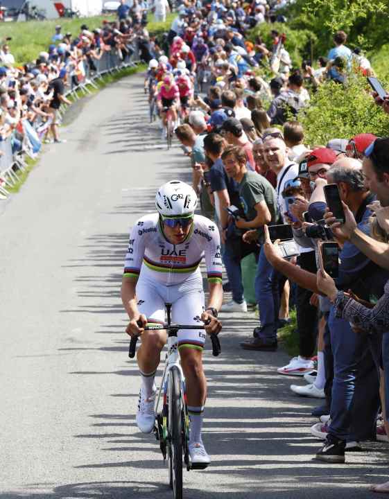Liège-Bastogne-Liège: Tadej Pogačar once again riding solo