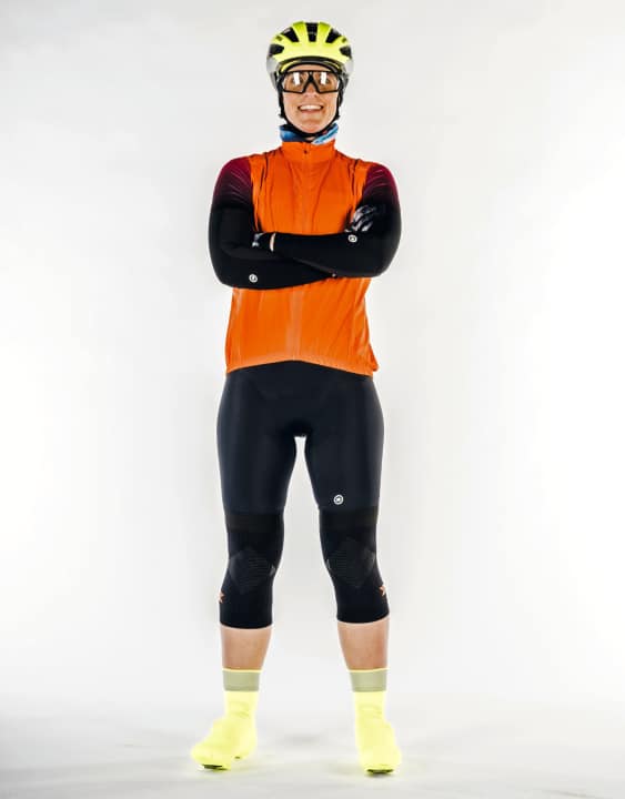 Practical and equipped for most weather conditions - this is what the right clothing for a cycling marathon should look like.