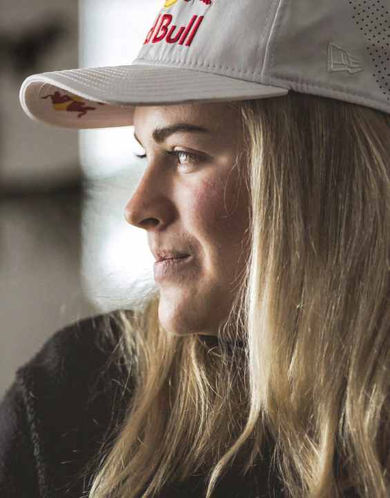 Wusstet ihr, dass Vali Höll auch Deutsche ist? Wir auch nicht. Vali besitzt neben der österreichischen auch die deutsche Staatsbürgerschaft. Können wir jetzt schreien: „Wir sind Weltmeister“?