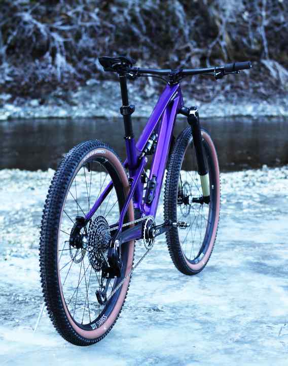 The first carbon bike from Nostra is a complete in-house development. The frame is manufactured with a high degree of vertical integration.