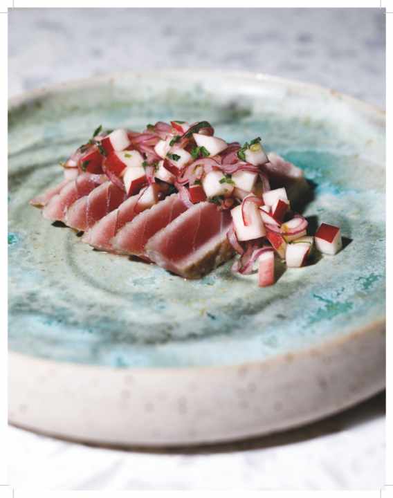 Tuna steak with nectarines and leche de tigre