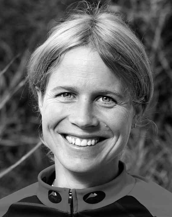   Rider: Mirja Martin, Bikeguide; fährt Bike seit 1999; Gewicht/Größe 57 kg/1,70 m; Fahrertyp Tour/All Mountain; Lieblingsrevier Piemont/La Palma