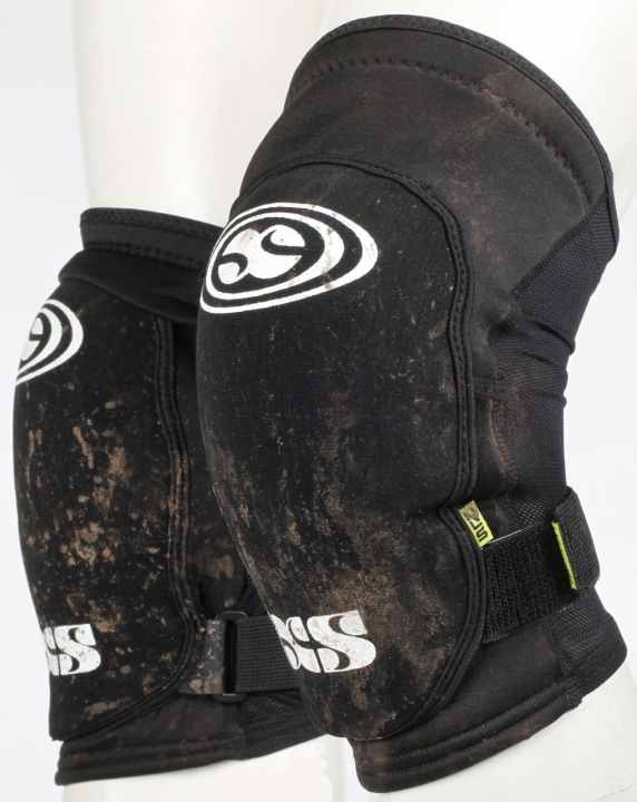   Knieschoner für Mountainbiker wie der IXSFlow schützen im Falle eines Sturzes die empfindliche Kniescheibe.