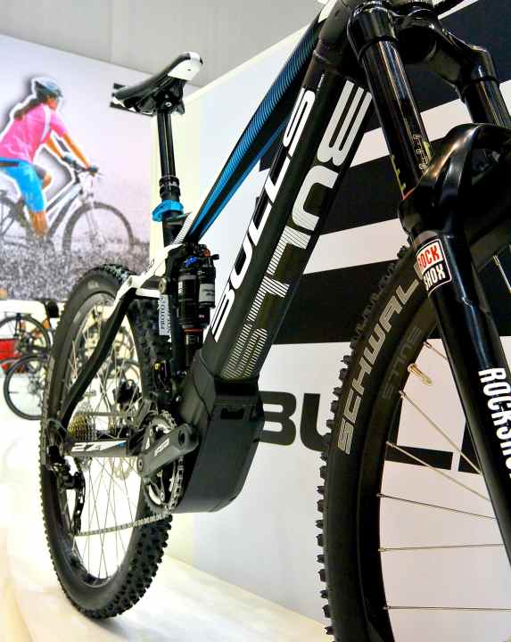   Pedelec auf den zweiten Blick: Perfekt in den Rahmen integriert verschwindet das Akku-Pack unsichtbar im Unterrohr und selbst der Brose-Antrieb ist eher unauffällig.