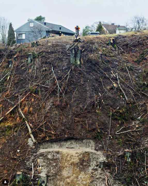 Brage performing the final stunt for the video competition.